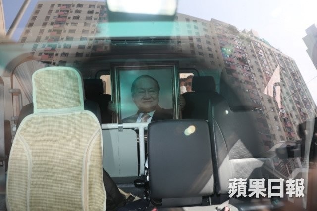 Tỷ phú Jack Ma cùng nhiều nghệ sĩ nổi tiếng tới đưa tiễn Kim Dung