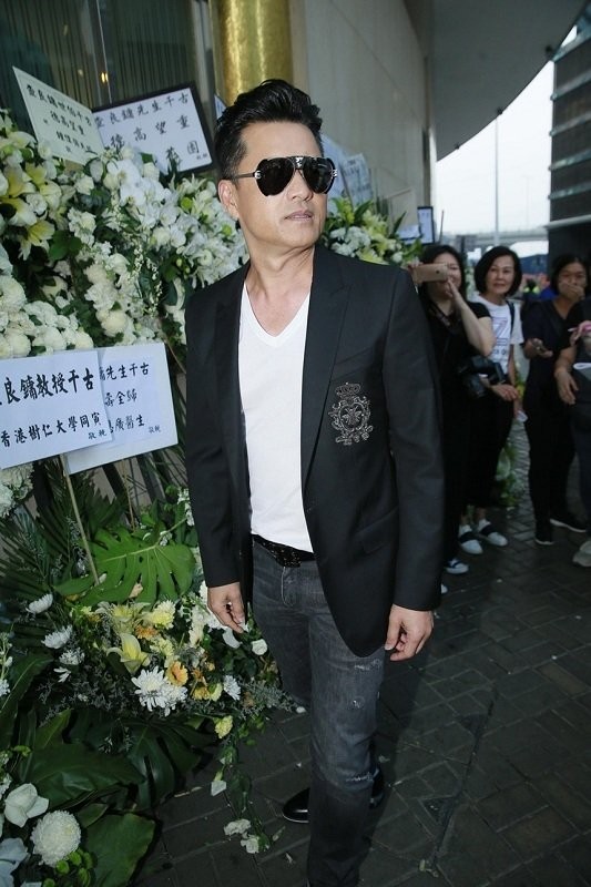 Tỷ phú Jack Ma cùng nhiều nghệ sĩ nổi tiếng tới đưa tiễn Kim Dung