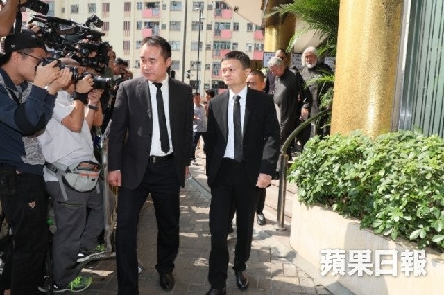 Tỷ phú Jack Ma cùng nhiều nghệ sĩ nổi tiếng tới đưa tiễn Kim Dung