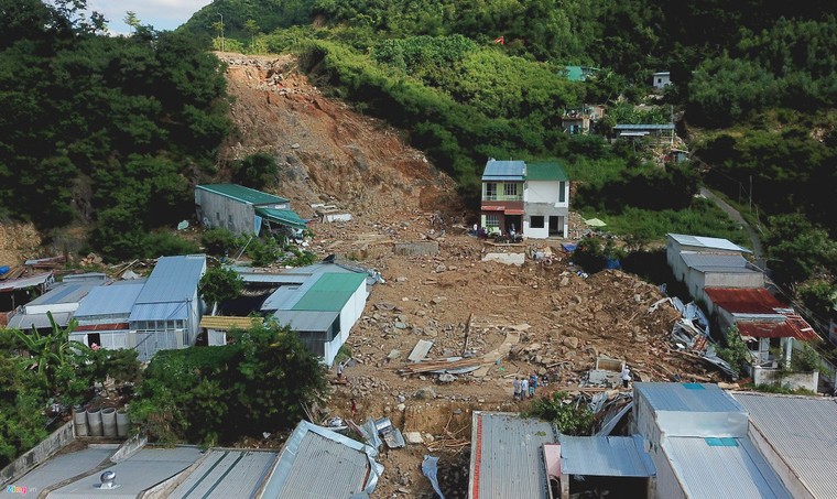 Nguoi Khanh Hoa ra bien xuc cat chong bao hinh anh 8