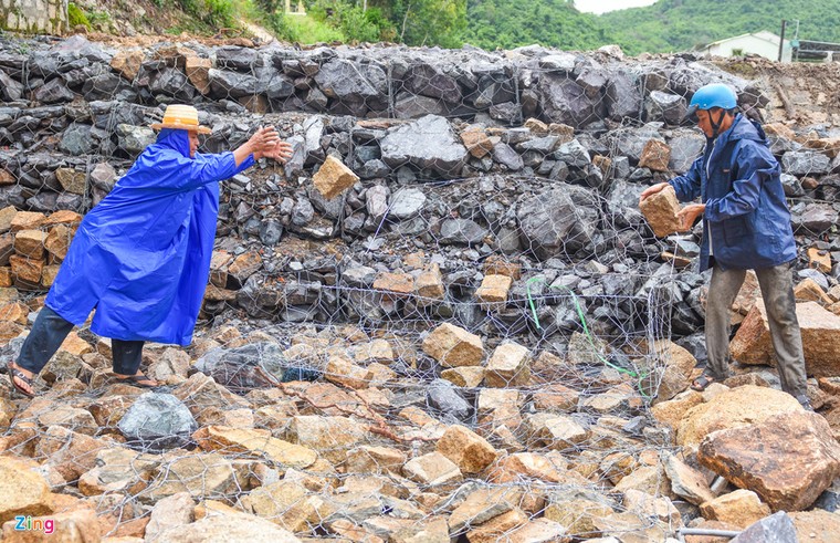 Nguoi Khanh Hoa ra bien xuc cat chong bao hinh anh 7