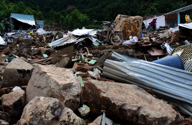 Nguoi Khanh Hoa ra bien xuc cat chong bao hinh anh 9