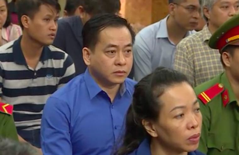 Toa bac tai lieu nuoc ngoai cua Vu 'nhom' hinh anh 1