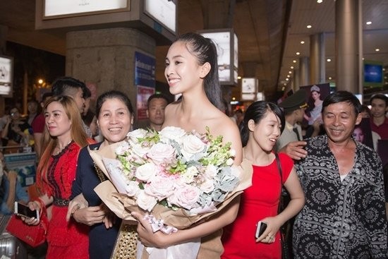 Hoa hậu Mỹ Linh, Á hậu Phương Nga đón Tiểu Vy trở về sau Miss World 2018