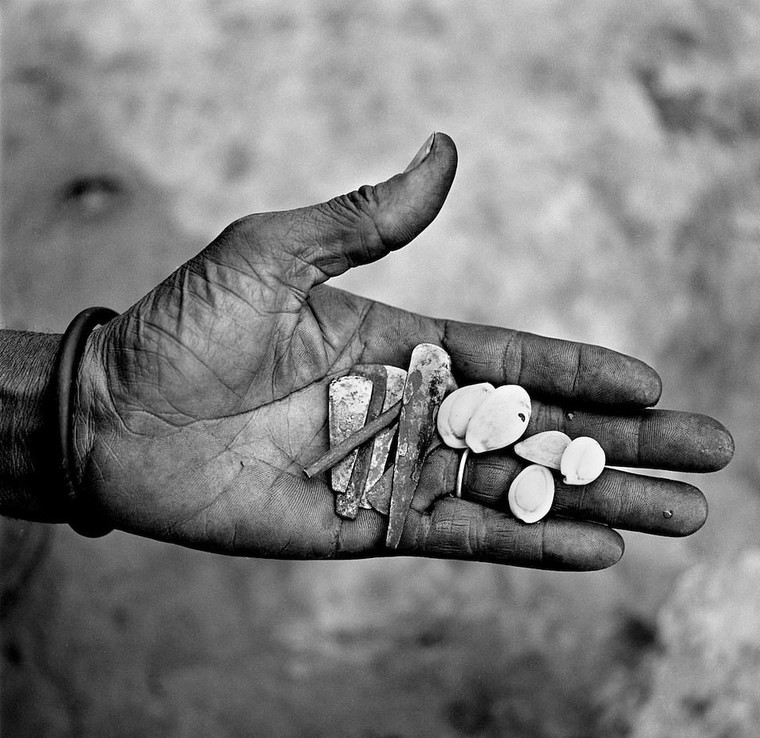 Rung minh hu tuc rach mat tre em danh dau tuoi truong thanh o Tay Phi hinh anh 9