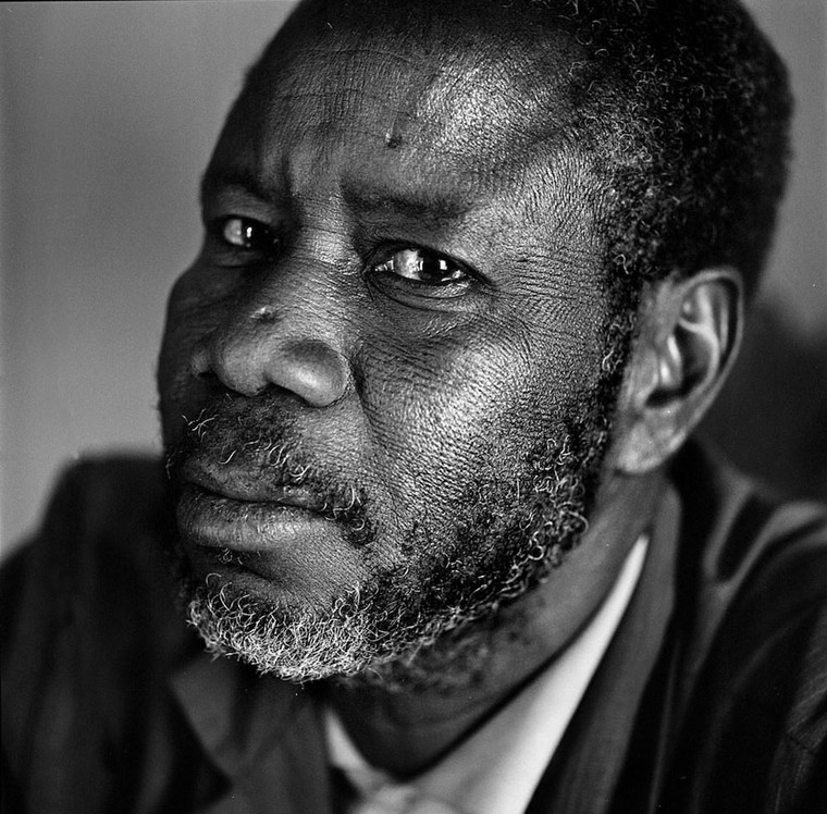 Rung minh hu tuc rach mat tre em danh dau tuoi truong thanh o Tay Phi hinh anh 17