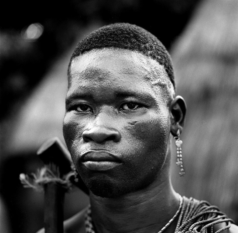 Rung minh hu tuc rach mat tre em danh dau tuoi truong thanh o Tay Phi hinh anh 12