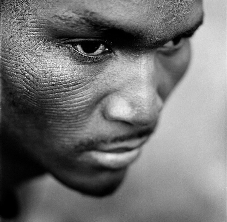 Rung minh hu tuc rach mat tre em danh dau tuoi truong thanh o Tay Phi hinh anh 13