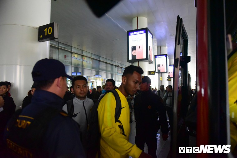 Anh: Cau thu Malaysia toi Viet Nam phong phanh ao coc hinh anh 10