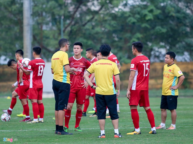 Quang Hai vang mat trong buoi tap tuyen Viet Nam don HLV the luc moi hinh anh 10