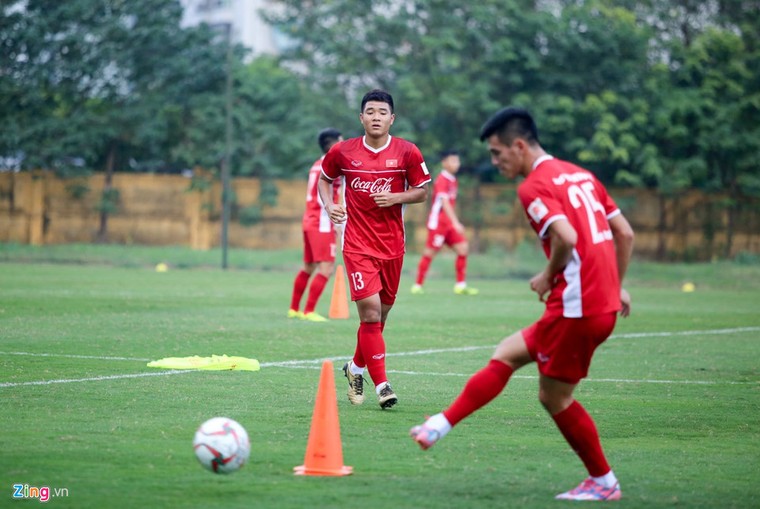 Quang Hai vang mat trong buoi tap tuyen Viet Nam don HLV the luc moi hinh anh 4