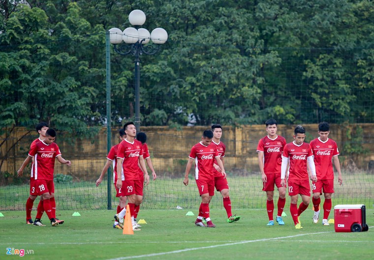 Quang Hai vang mat trong buoi tap tuyen Viet Nam don HLV the luc moi hinh anh 5