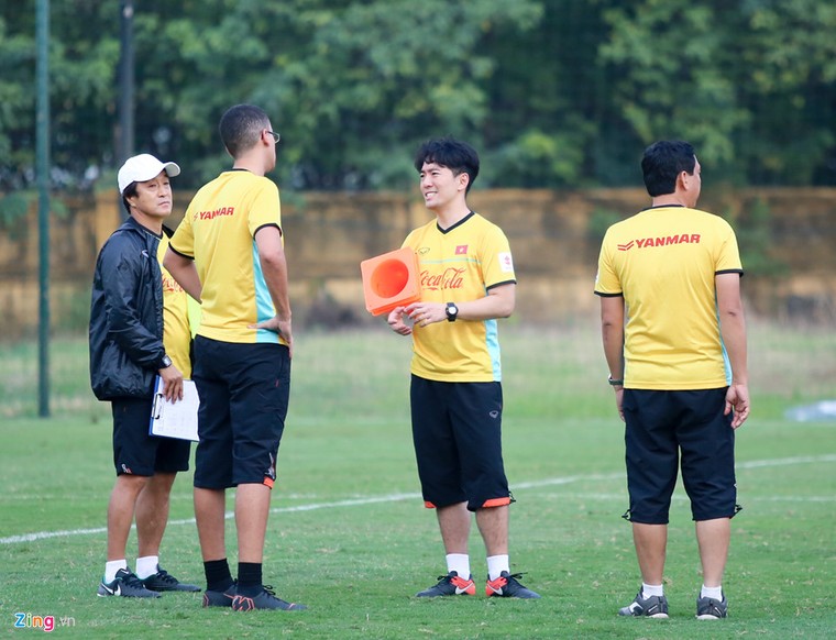 Quang Hai vang mat trong buoi tap tuyen Viet Nam don HLV the luc moi hinh anh 7