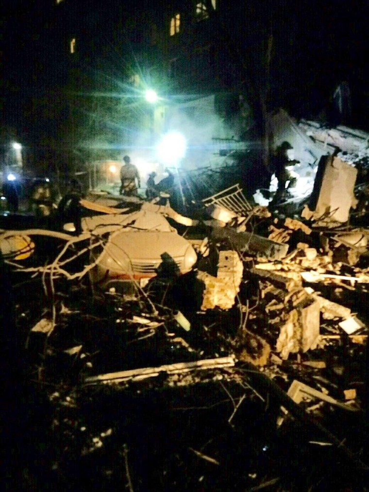 Nổ toà chung cư tại Nga: Vẫn còn hàng chục người mắc kẹt trong đống đổ nát ảnh 2