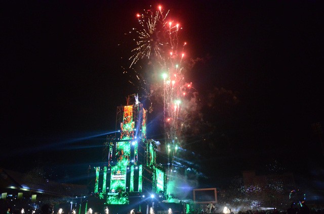 Chùm ảnh: Người dân hai miền đón năm mới 2019 ảnh 7