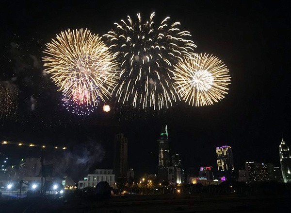 Chùm ảnh: Người dân hai miền đón năm mới 2019 ảnh 13