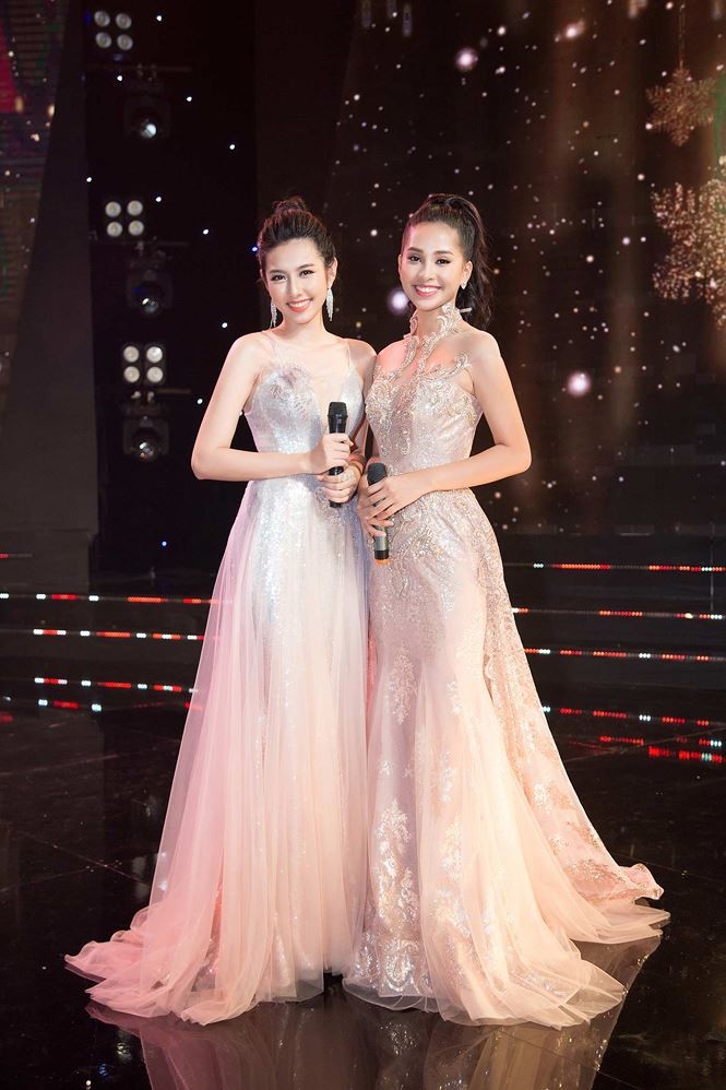 Hoa hậu Tiểu Vy cùng các người đẹp cất tiếng hát chào đón năm mới - ảnh 5