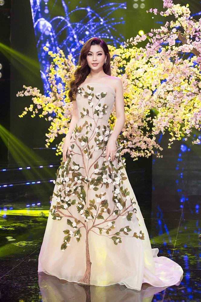 Hoa hậu Tiểu Vy cùng các người đẹp cất tiếng hát chào đón năm mới - ảnh 11