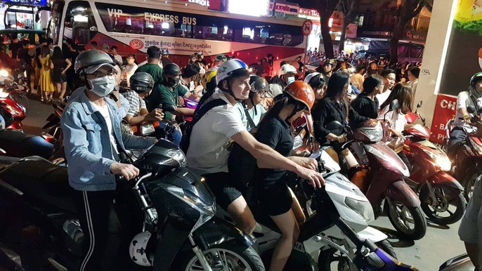 Chùm ảnh: Người dân hai miền đón năm mới 2019 ảnh 9