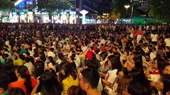 Chùm ảnh: Người dân hai miền đón năm mới 2019 ảnh 10