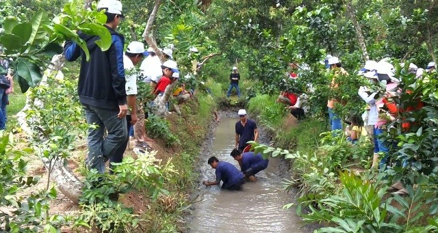 "choi thuyen hoa tren song" lan dau tien xuat hien o mien tay hinh anh 2