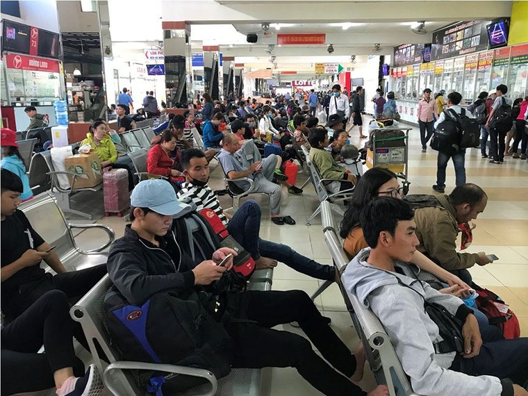 Bến xe lớn nhất TPHCM vắng vẻ ngày giáp Tết - ảnh 1