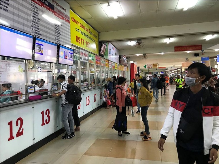 Bến xe lớn nhất TPHCM vắng vẻ ngày giáp Tết - ảnh 2