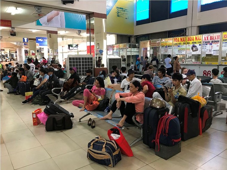 Bến xe lớn nhất TPHCM vắng vẻ ngày giáp Tết - ảnh 4