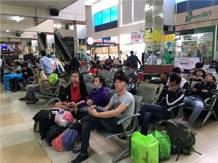 Bến xe lớn nhất TPHCM vắng vẻ ngày giáp Tết - ảnh 5