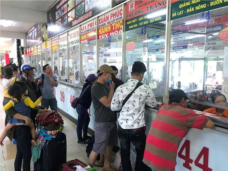 Bến xe lớn nhất TPHCM vắng vẻ ngày giáp Tết - ảnh 7