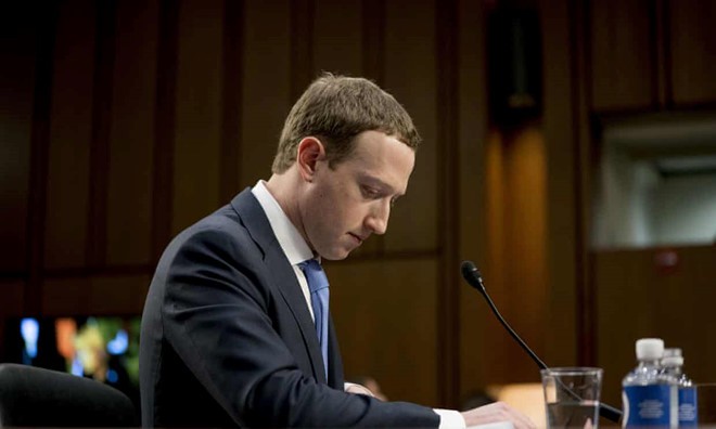 Nghi si Anh chi trich Facebook la 'xa hoi den ky thuat so' hinh anh 2