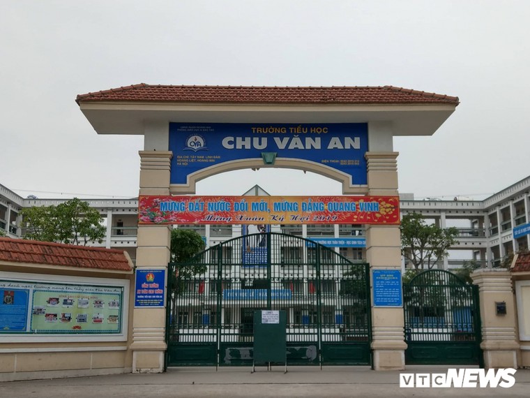 35kg thit ga oi thiu duoc 'tuon' vao truong tieu hoc tai Ha Noi: 'Thit chi co mui la' hinh anh 1