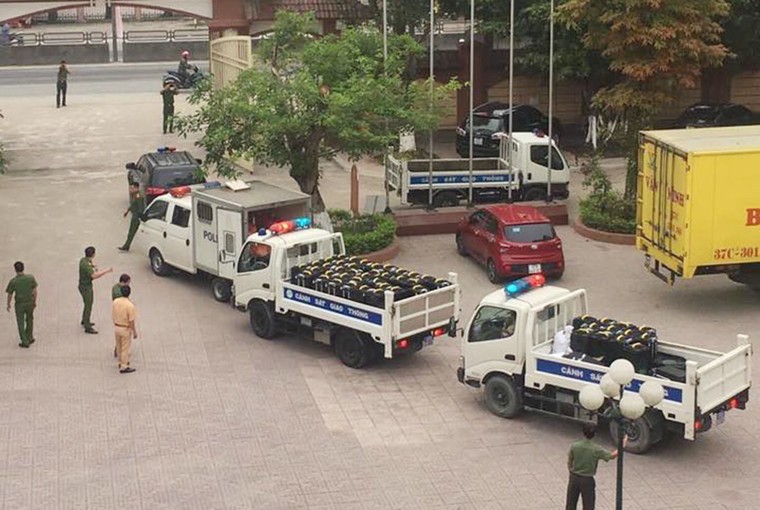 Cả đoàn xe cảnh sát giao thông chở tang vật gần tấn ma túy ở Nghệ An