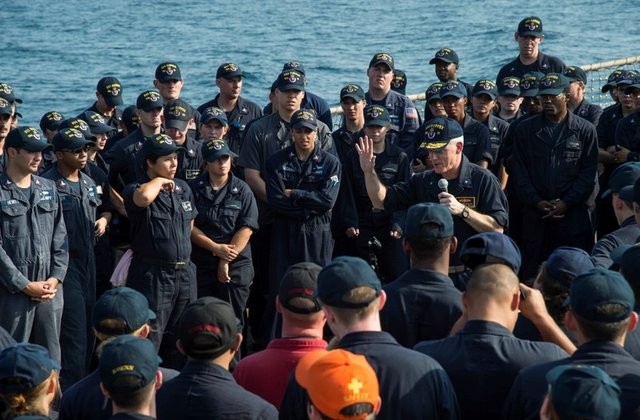 Tướng Mỹ đe doạ đưa tàu sân bay vào eo biển Hormuz ảnh 1