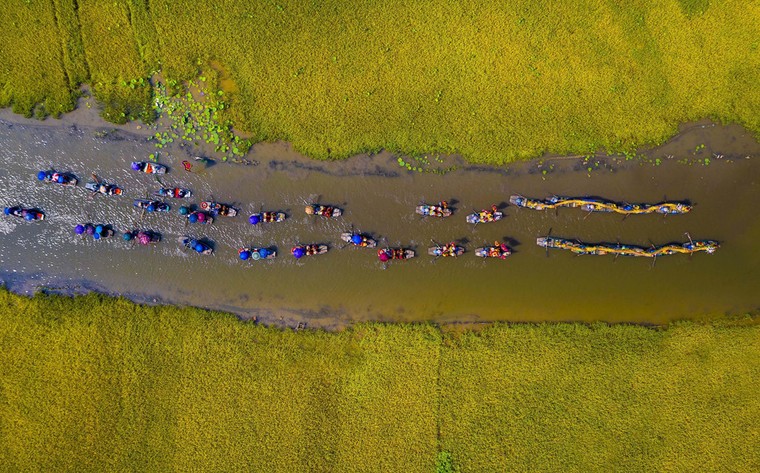 Ngam mua vang Tam Coc dep lung linh giua troi non nuoc hinh anh 5 