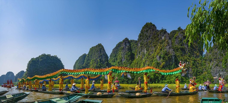 Ngam mua vang Tam Coc dep lung linh giua troi non nuoc hinh anh 4 