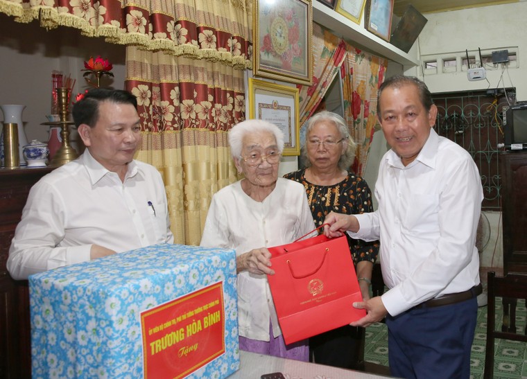 Phó Thủ tướng Thường trực thăm đối tượng chính sách tỉnh Quảng Bình ảnh 1