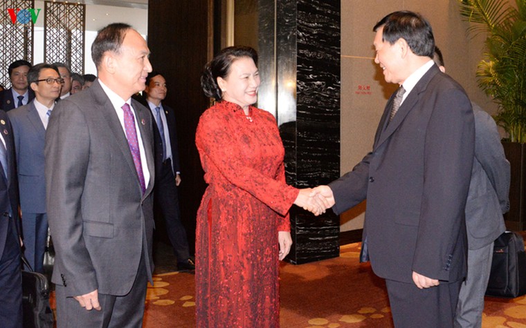 hinh anh hoat dong cua chu tich quoc hoi trong 5 ngay tham trung quoc hinh 6