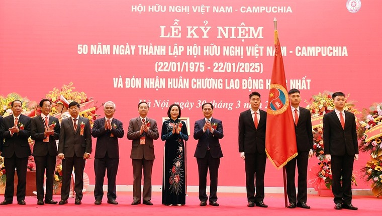 Việt Nam đặc biệt coi trọng quan hệ với Campuchia ảnh 1