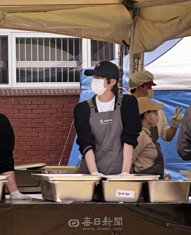 Jin (BTS) tham gia tình nguyện tại khu vực ảnh hưởng cháy rừng ảnh 1