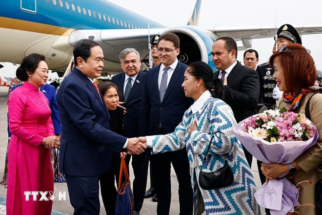 Chủ tịch Quốc hội bắt đầu tham dự Đại hội đồng IPU-150, thăm Uzbekistan ảnh 1