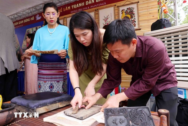 Phu nhân Thủ tướng giao lưu với Nhóm Phụ nữ Cộng đồng ASEAN tại Hà Nội ảnh 1