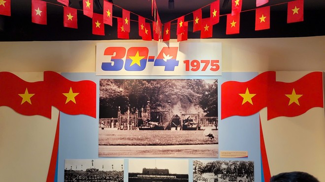 Sống động mô hình xe tăng tiến đến Dinh Độc lập tại trưng bày lịch sử ảnh 1