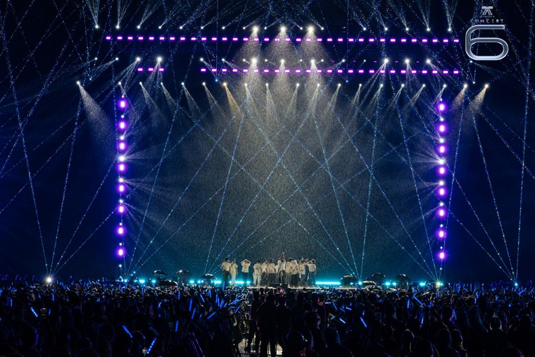 Concert “Anh Trai Say Hi” - Thanh xuân rực rỡ dưới cơn mưa ảnh 5