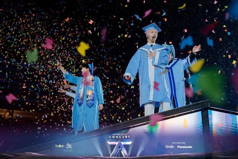 Concert “Anh Trai Say Hi” - Thanh xuân rực rỡ dưới cơn mưa ảnh 1