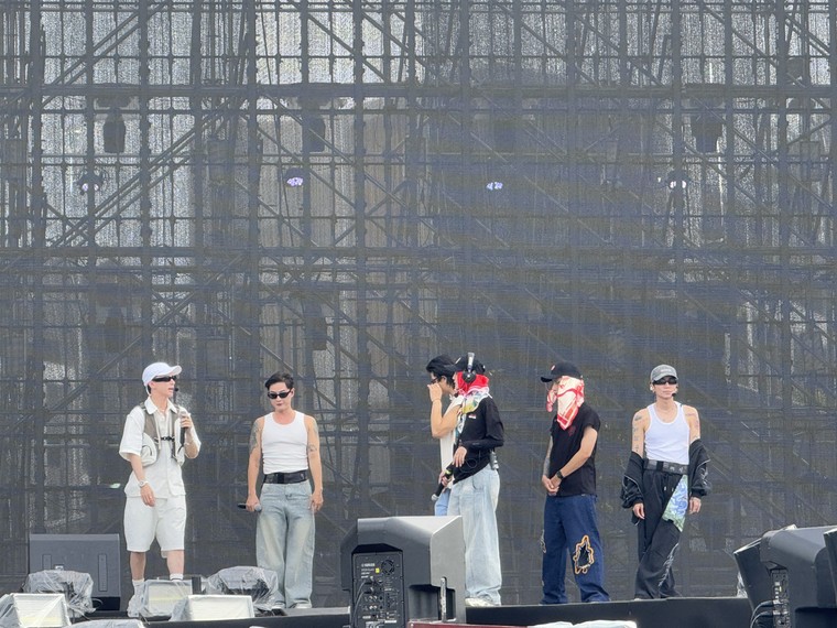 Sân khấu “Anh trai vượt ngàn chông gai” hoành tráng tại Hưng Yên ảnh 3