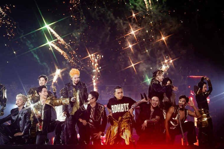 Concert “Anh trai vượt ngàn chông gai” Day 5: Bùng cháy giữa “chảo lửa” cảm xúc ảnh 1