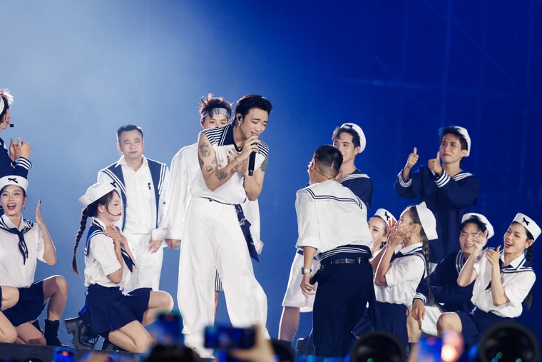 Concert “Anh trai vượt ngàn chông gai” Day 5: Bùng cháy giữa “chảo lửa” cảm xúc ảnh 4