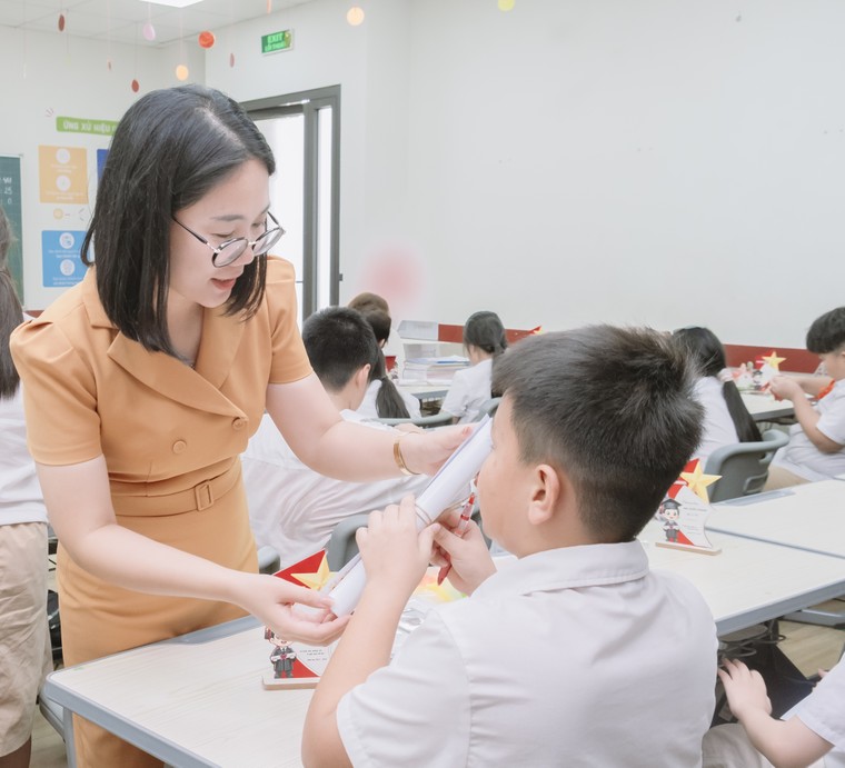 Tiến sĩ Trần Thị Hoàng Anh: Người dẫn dắt hành trình trưởng thành cho học sinh Alpha Hải Phòng ảnh 2