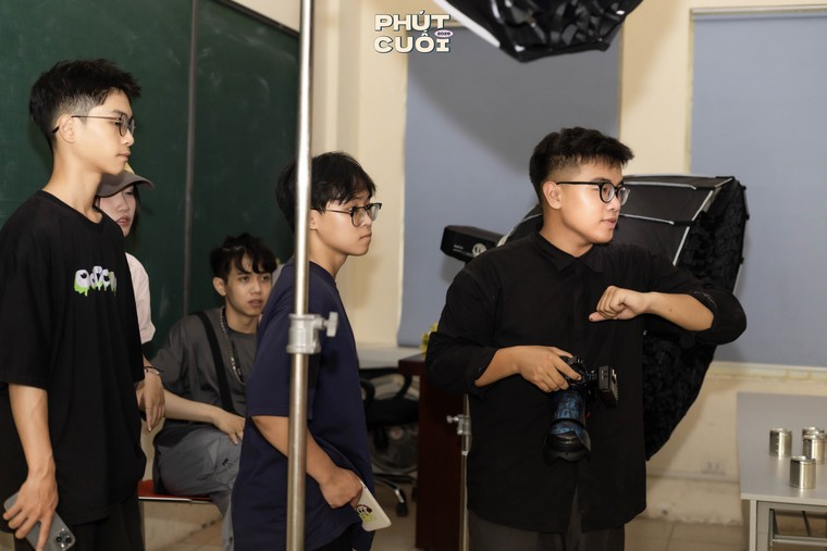 Bộ ảnh “Golden Hour”: Nhìn lại một hành trình rực rỡ ảnh 7